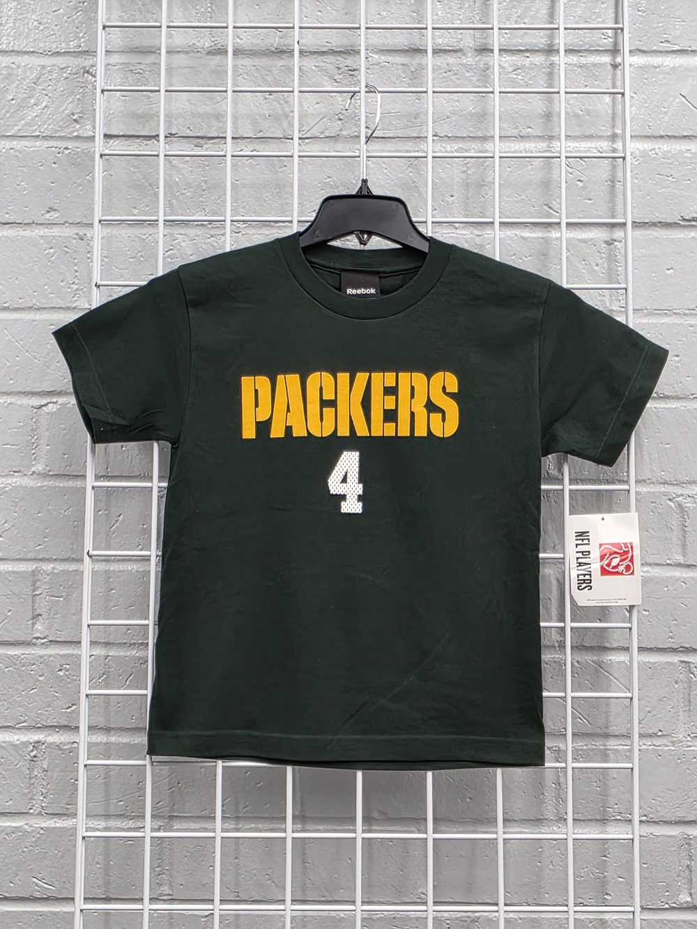 Reebok Green Color Packers Brett Favre #4 Youth Large Size T-shirt.